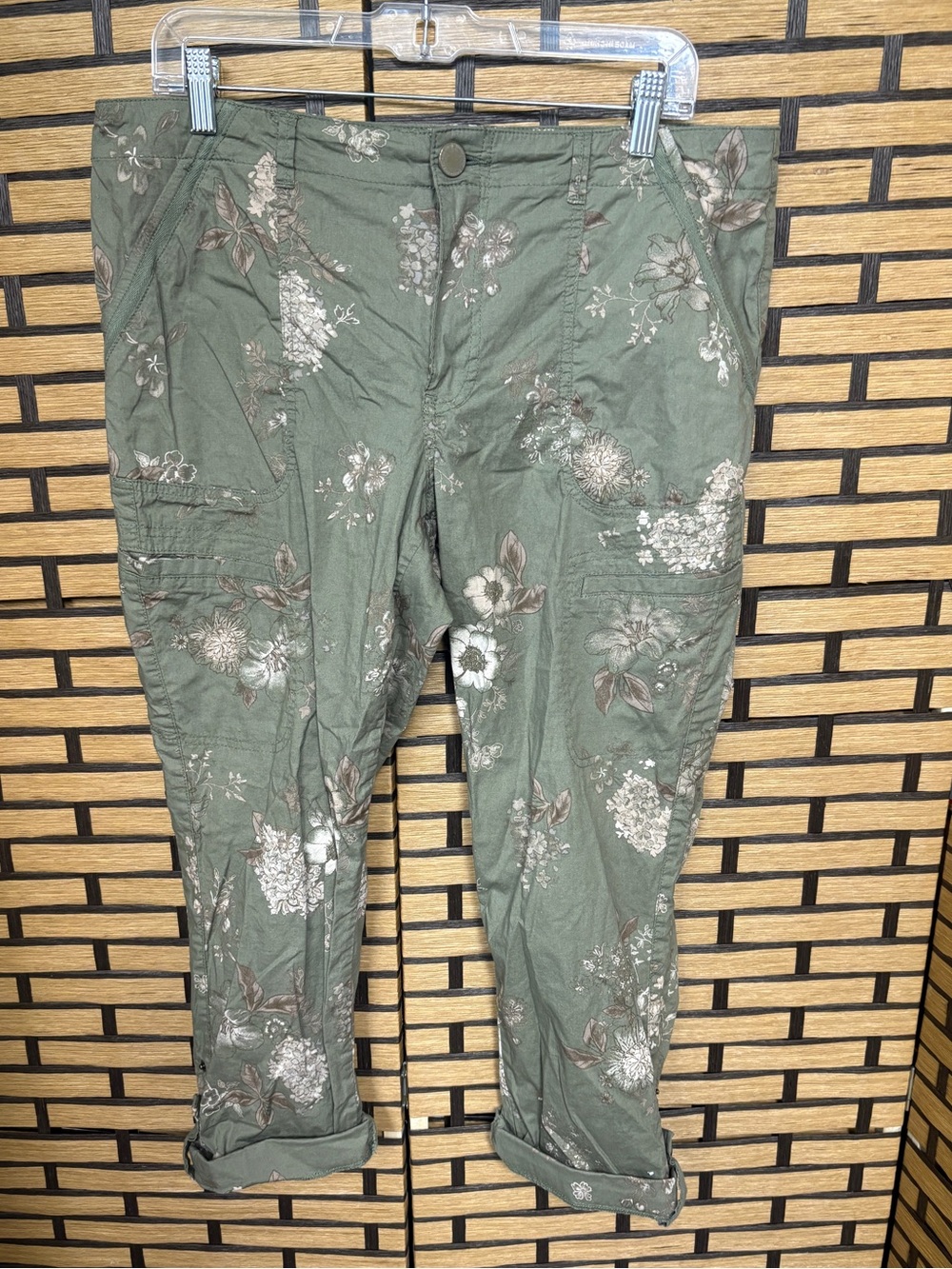 Democracy green floral cargo crops size 12